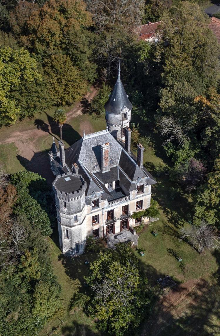 Javerlhac-et-la-Chapelle-Saint-Robert Chateau De Puymoger Bed & Breakfast エクステリア 写真